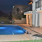 דירה North House With Pool And View *