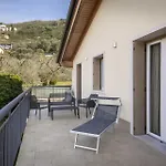 North House With Pool And View דירה