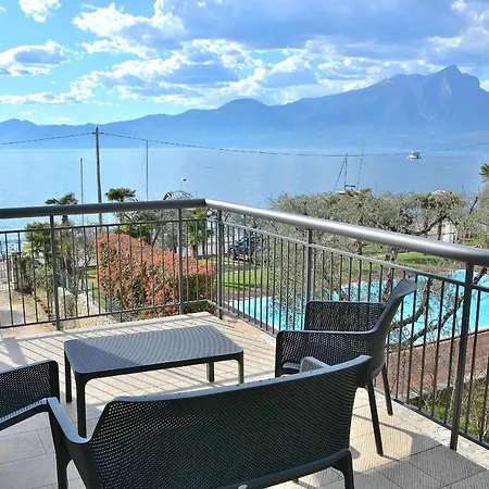 North House With Pool And View Апартаменты *
