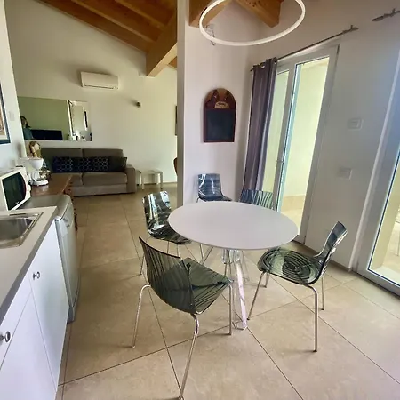 Апартаменты North House With Pool And View