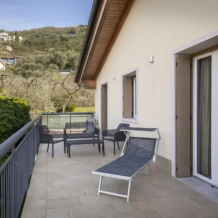 North House With Pool And View Апартаменты