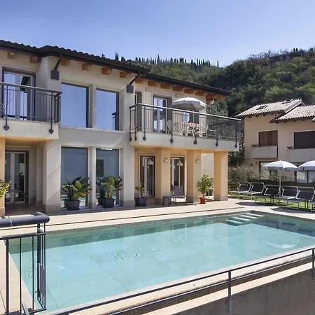 North House With Pool And View *